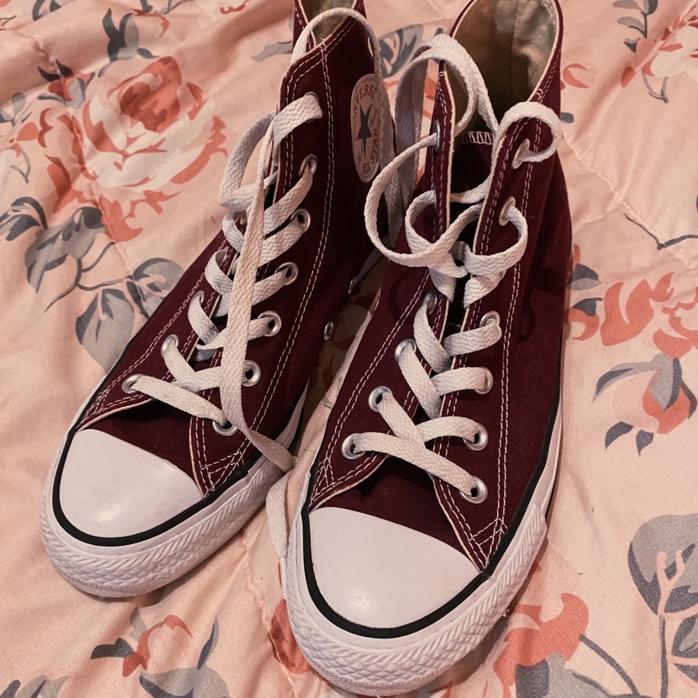 Maroon converse